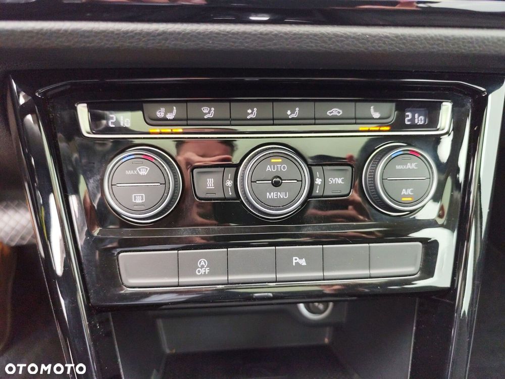 Volkswagen Touran - 26