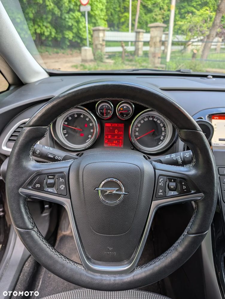 Opel Astra 1.4 Turbo Cosmo - 11