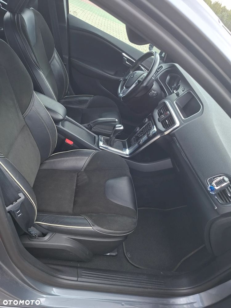 Volvo V40 D4 Drive-E R-Design Momentum - 13