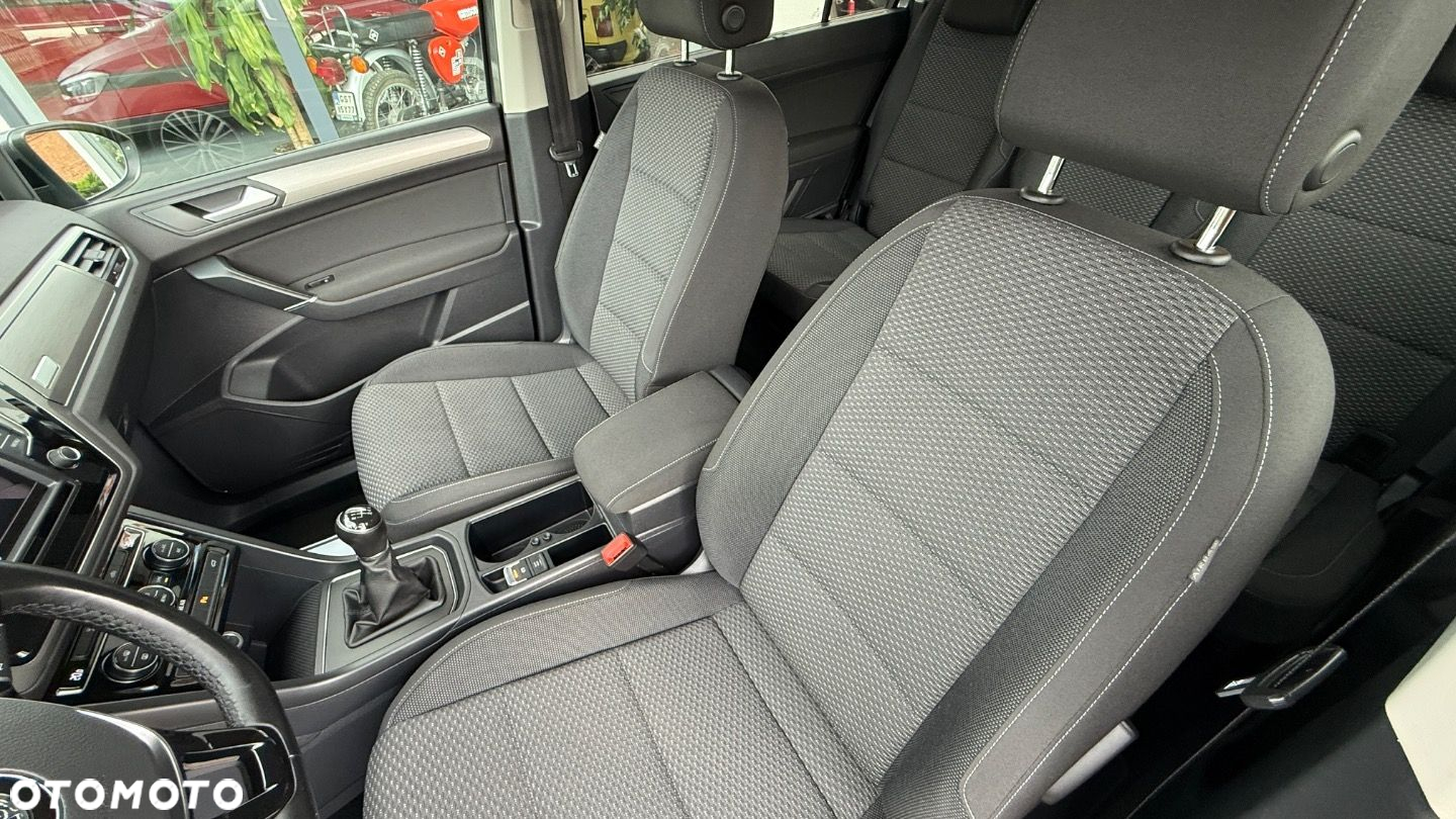 Volkswagen Touran - 19