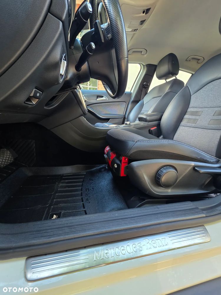 Mercedes-Benz GLA - 13