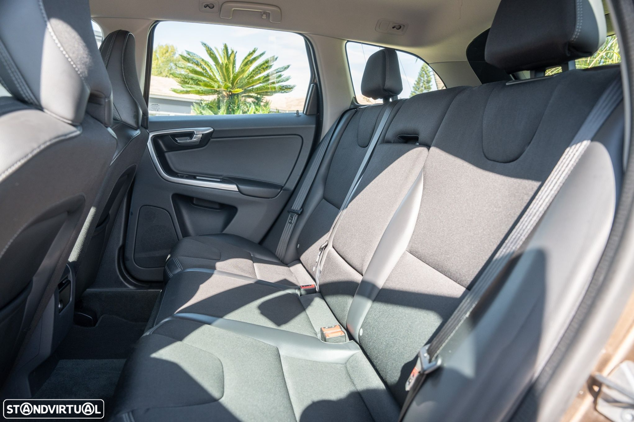 Volvo XC 60 2.0 D3 Summum Geartronic - 19