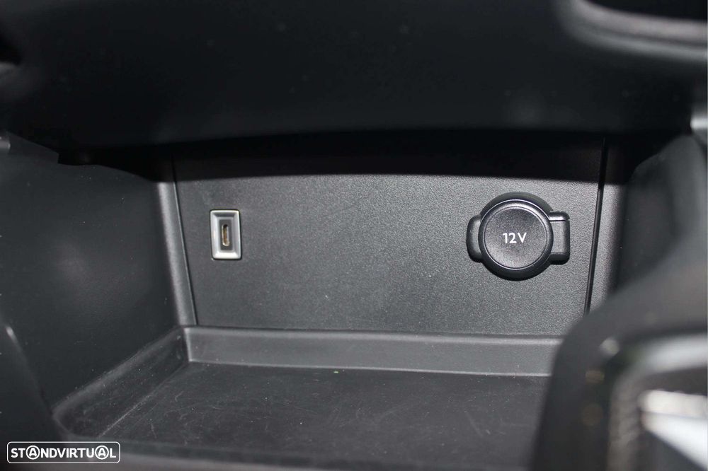 DS DS7 4x4 300 Performance Line + - 38