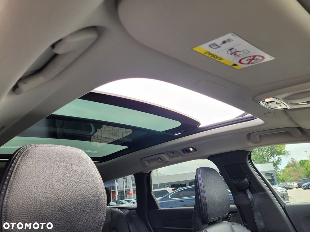 Volvo V90 Cross Country - 34