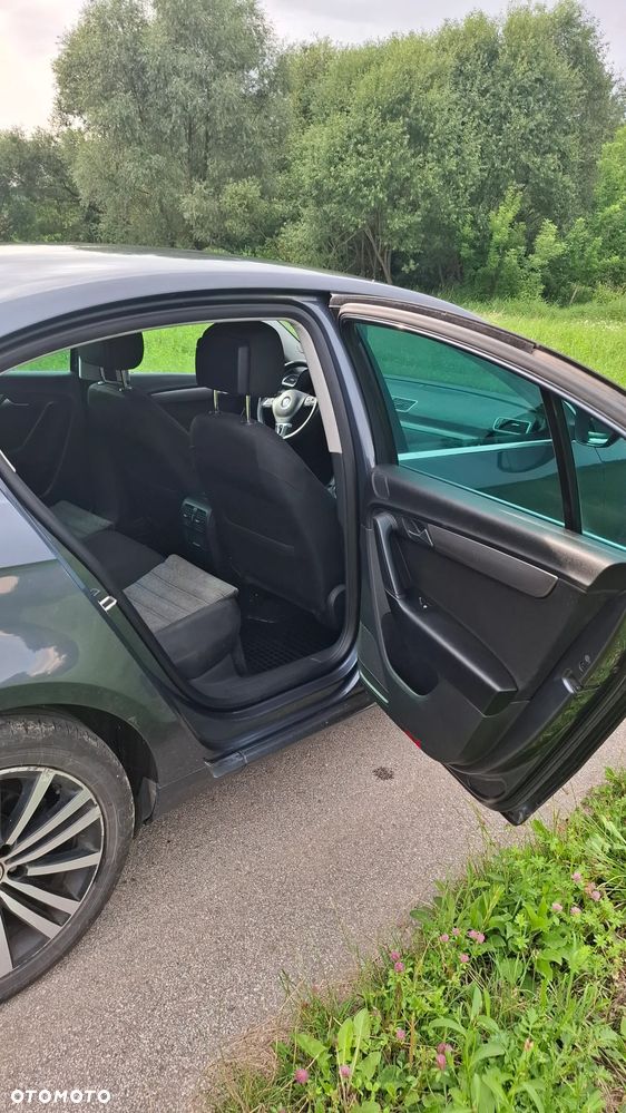 Volkswagen Passat 2.0 TDI Comfortline - 16