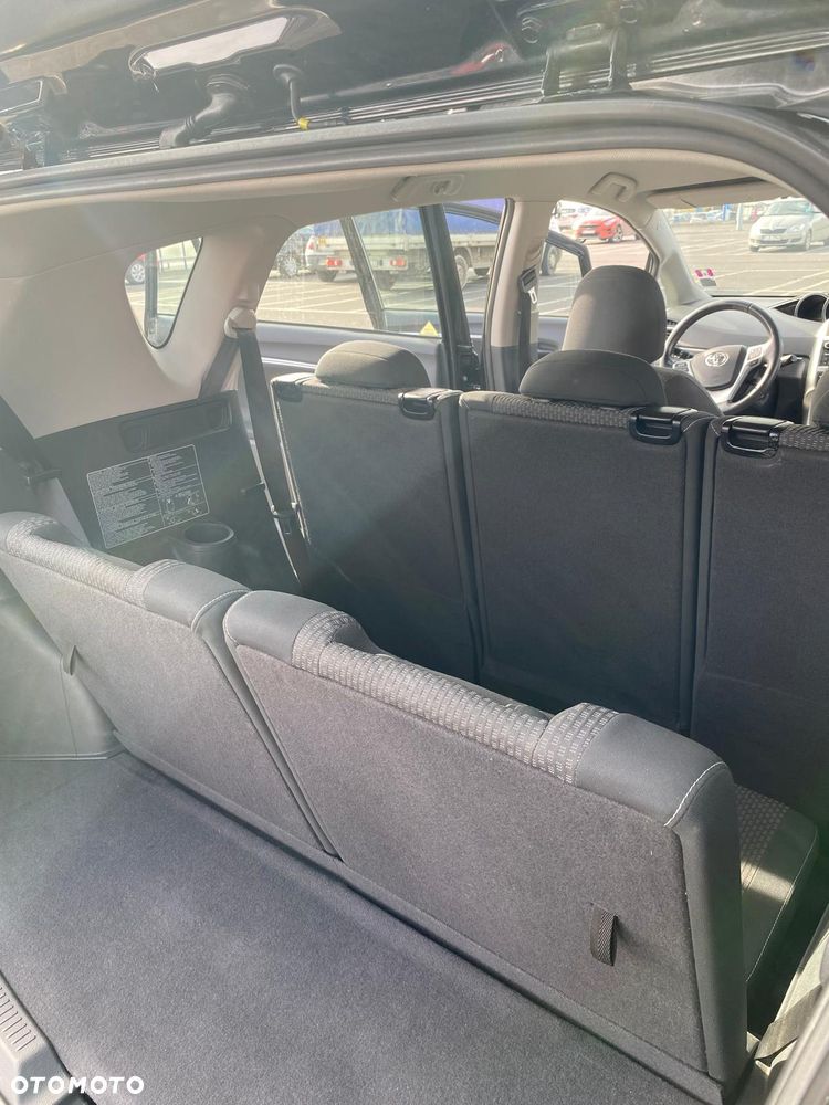 Toyota Verso 1.8 Premium 7os - 24