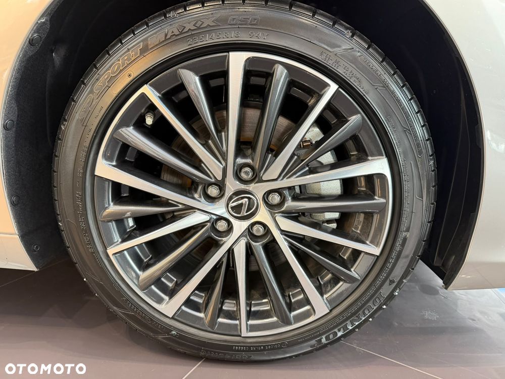 Lexus ES 300h Business Edition - 19