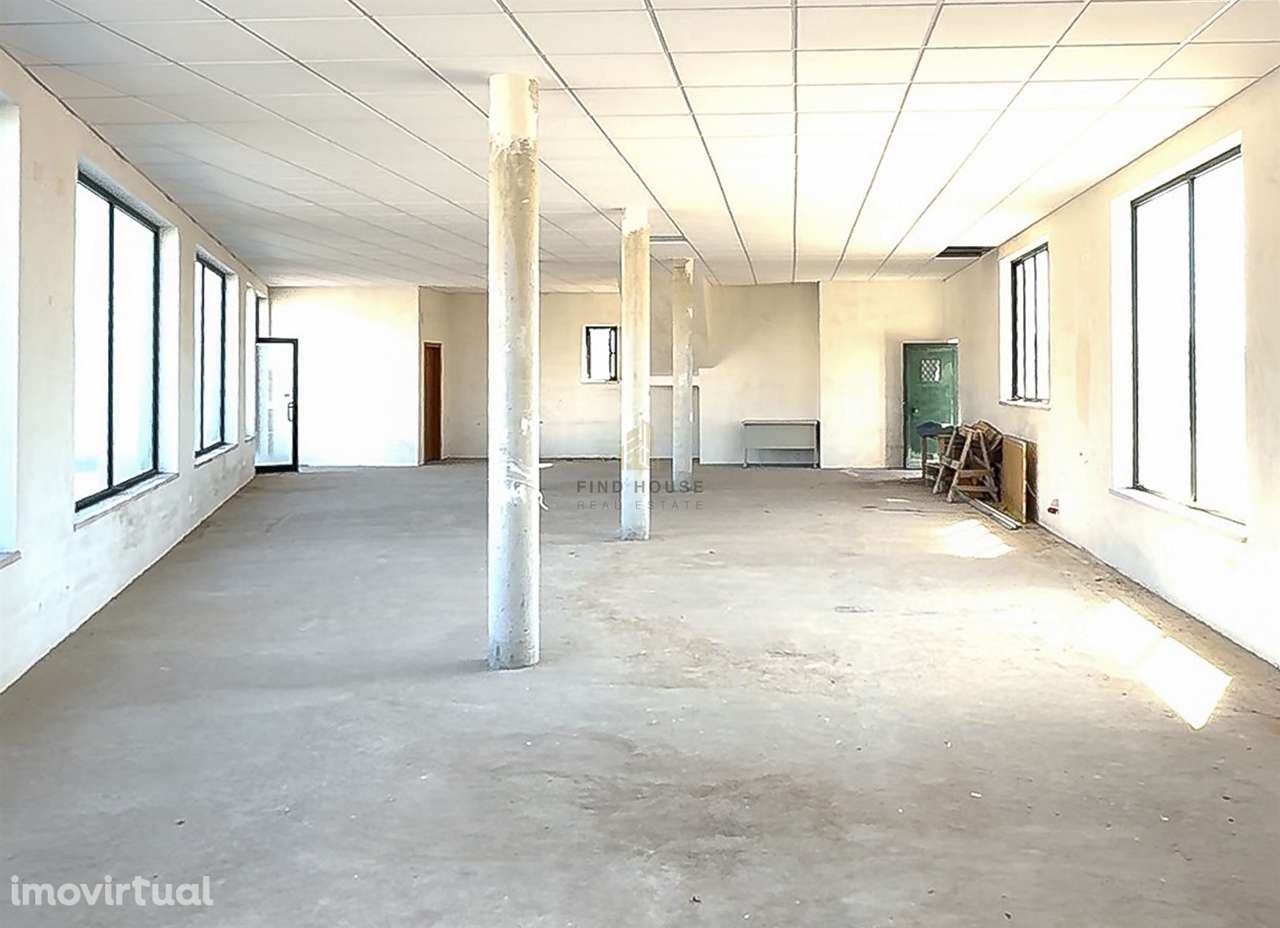 Espaço comercial com uma área de 157.40m2 e amplo logradouro em Fornos - Grande imagem: 3/6