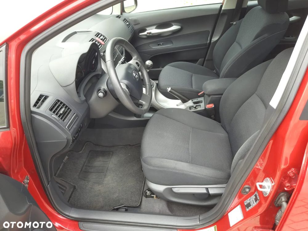 Toyota Auris 1.33 Dual-VVT-i - 10