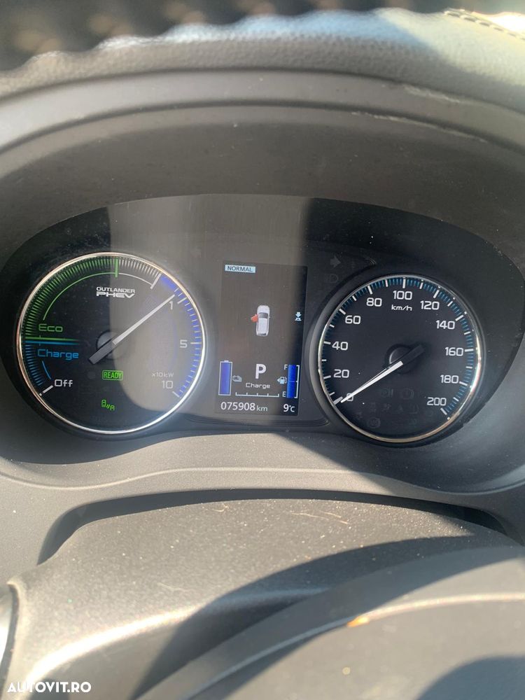 Mitsubishi Outlander - 10