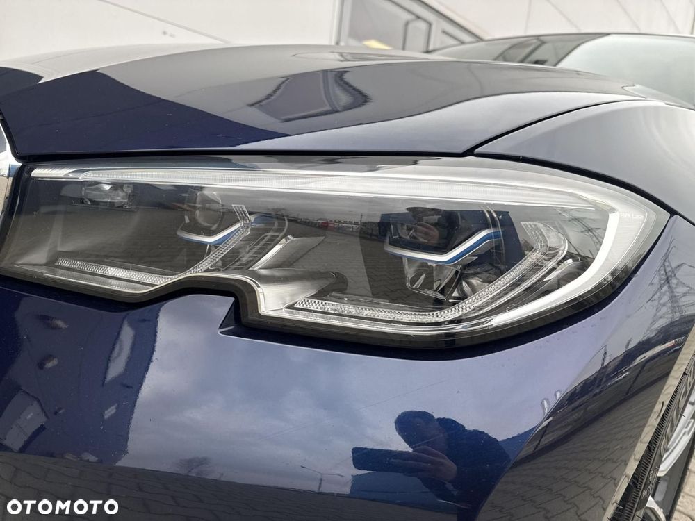 BMW Seria 3 330e Luxury Line - 31