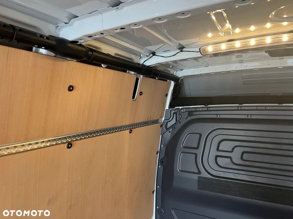Mercedes-Benz Sprinter - 23