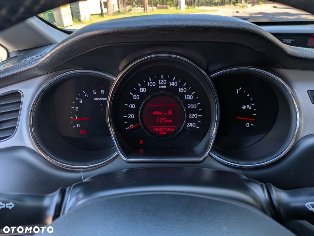 Kia Ceed - 8
