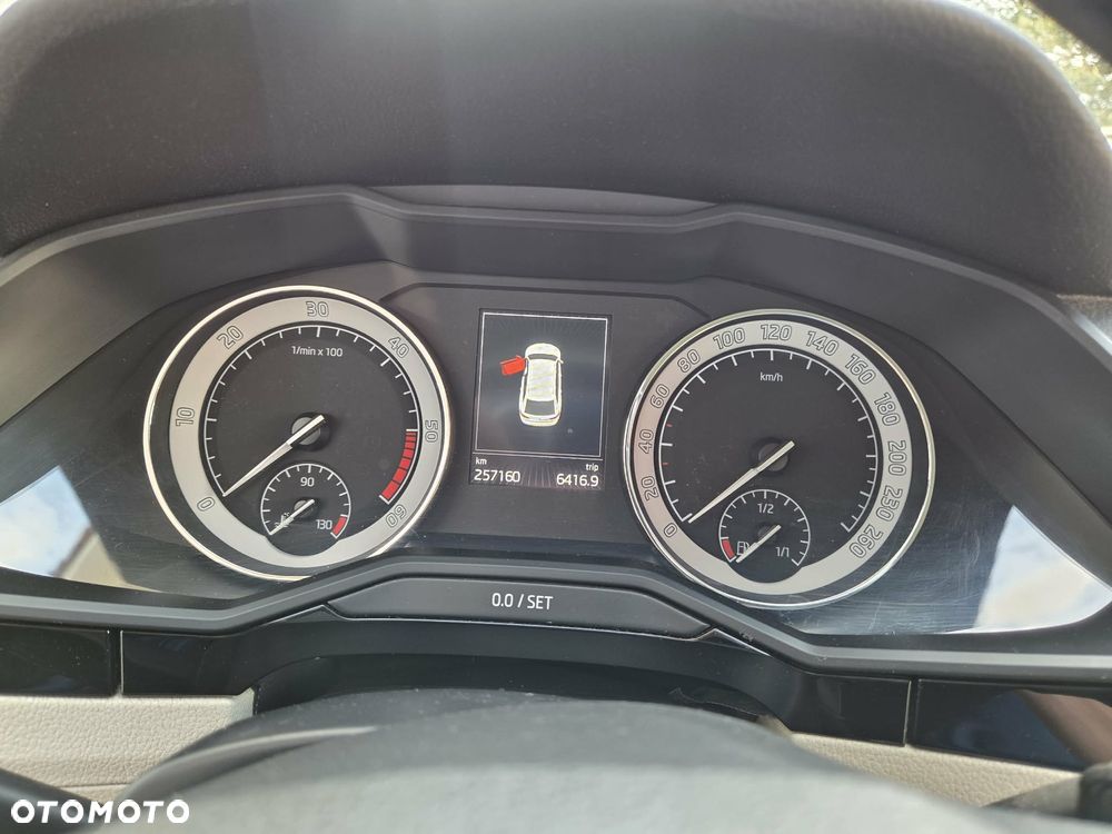 Skoda Superb 2.0 TDI 4x4 L&K DSG - 13