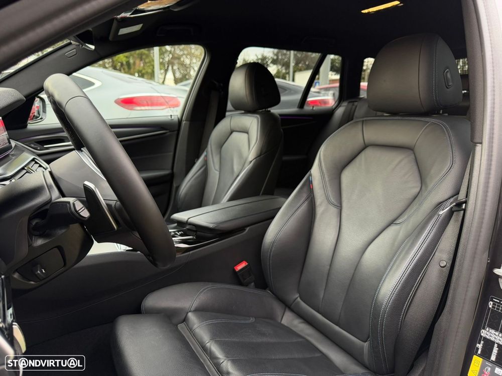 BMW 530 e Pack Desportivo M - 16