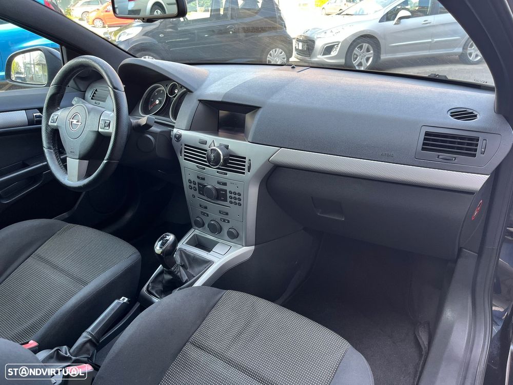 Opel Astra GTC Sport Van - 10