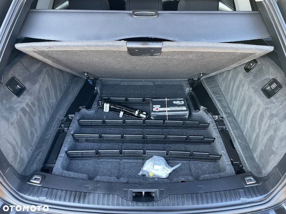 BMW Seria 5 525i Touring - 15