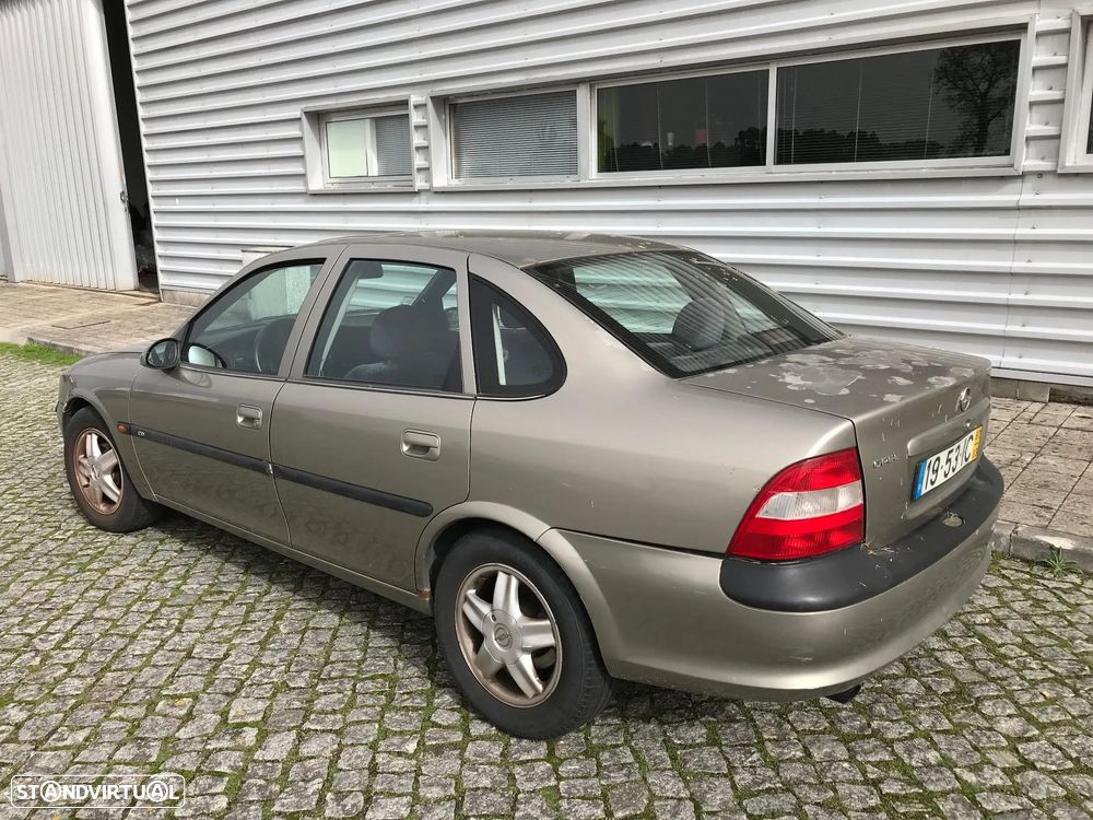 Opel Vectra B 1.6i 4P 1997 - Para Peças - 9