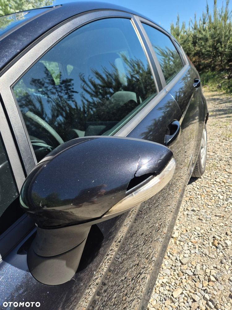 Ford Fiesta 1.6 TDCi DPF Ghia - 9