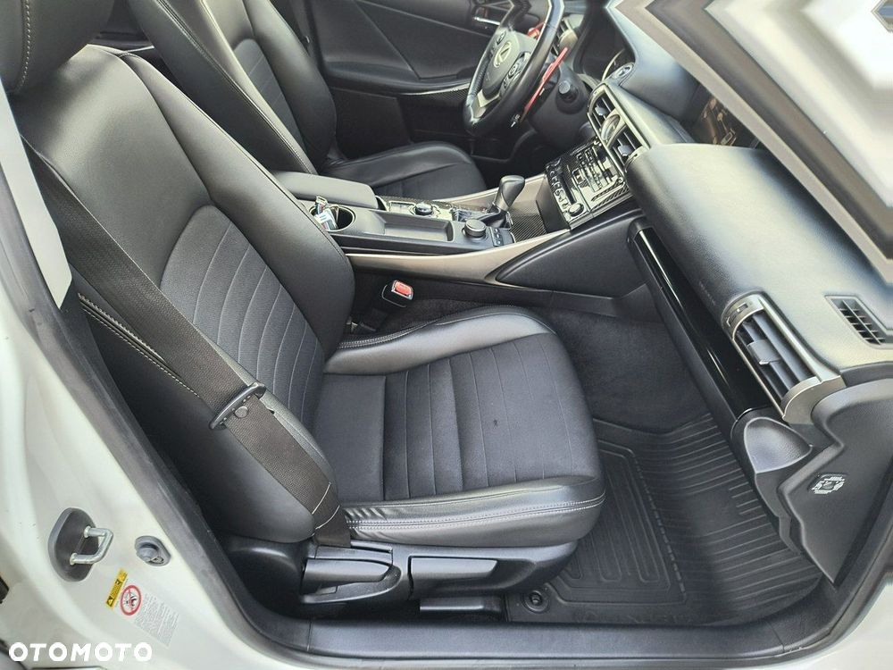 Lexus IS - 15