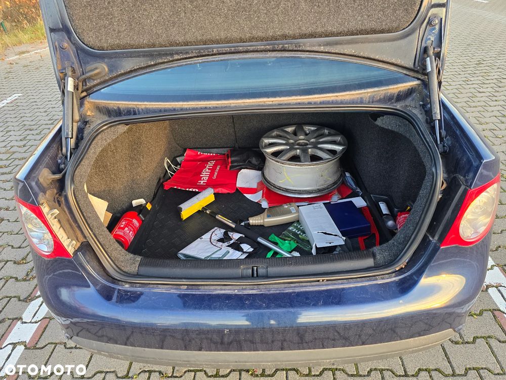 Volkswagen Jetta 1.6 Trendline - 8