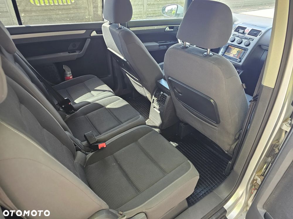 Volkswagen Touran 1.6 Conceptline - 8