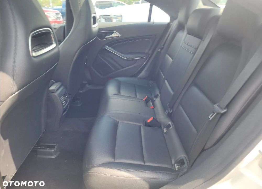 Mercedes-Benz CLA 250 7G-DCT - 12