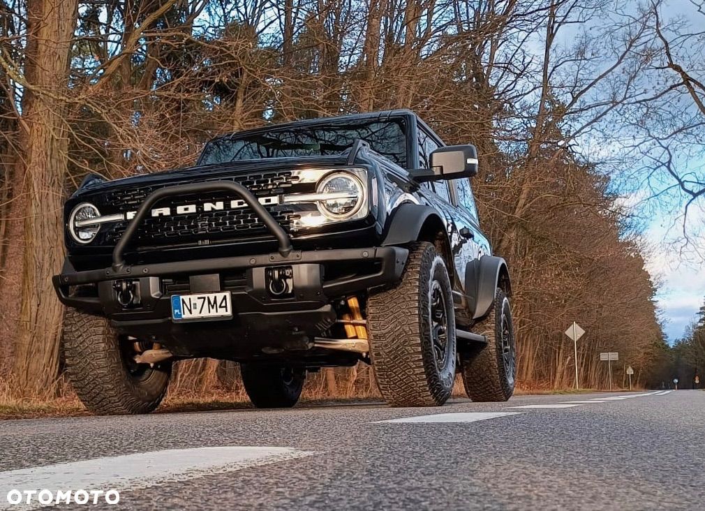 Ford Bronco - 1