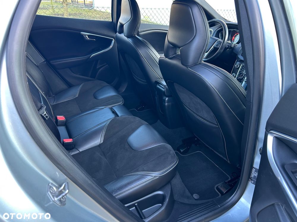 Volvo V40 D4 Drive-E R-Design Momentum - 15