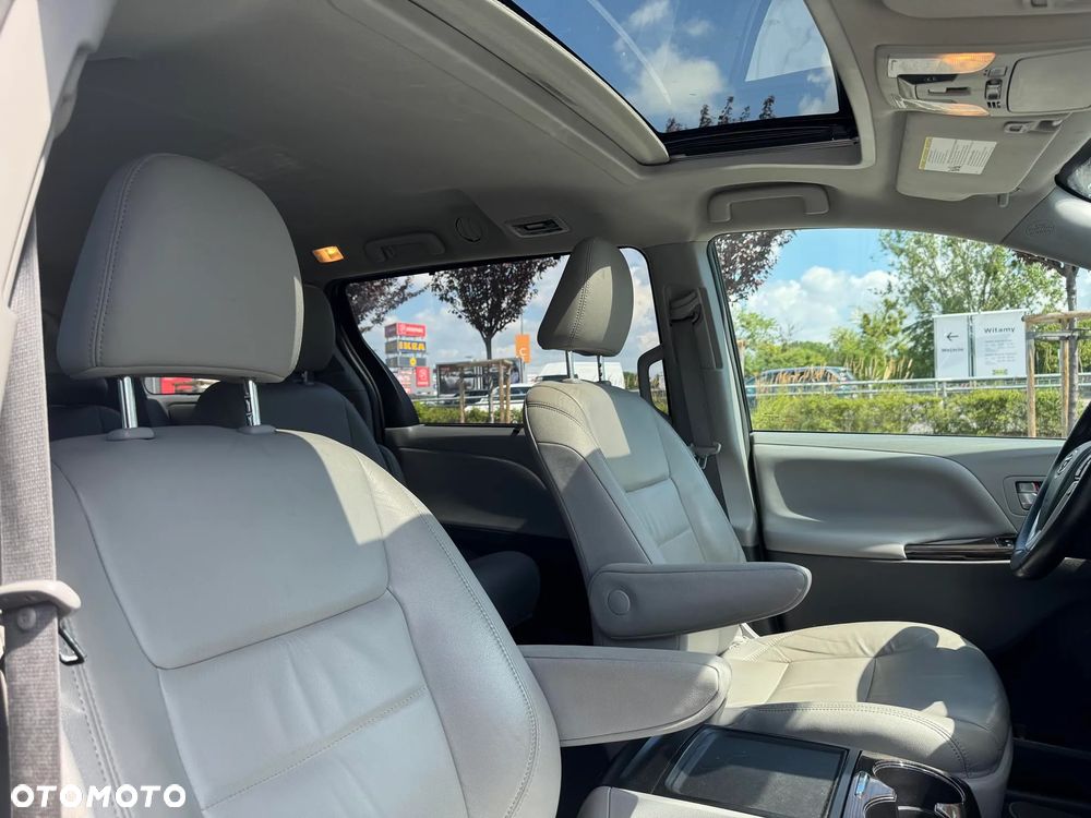 Toyota Sienna 3.5 V6 XLE AWD - 14