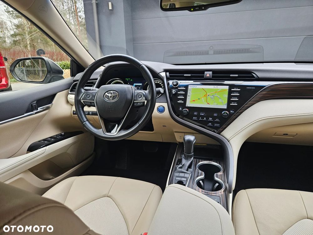 Toyota Camry 2.5 Hybrid Executive CVT - 28