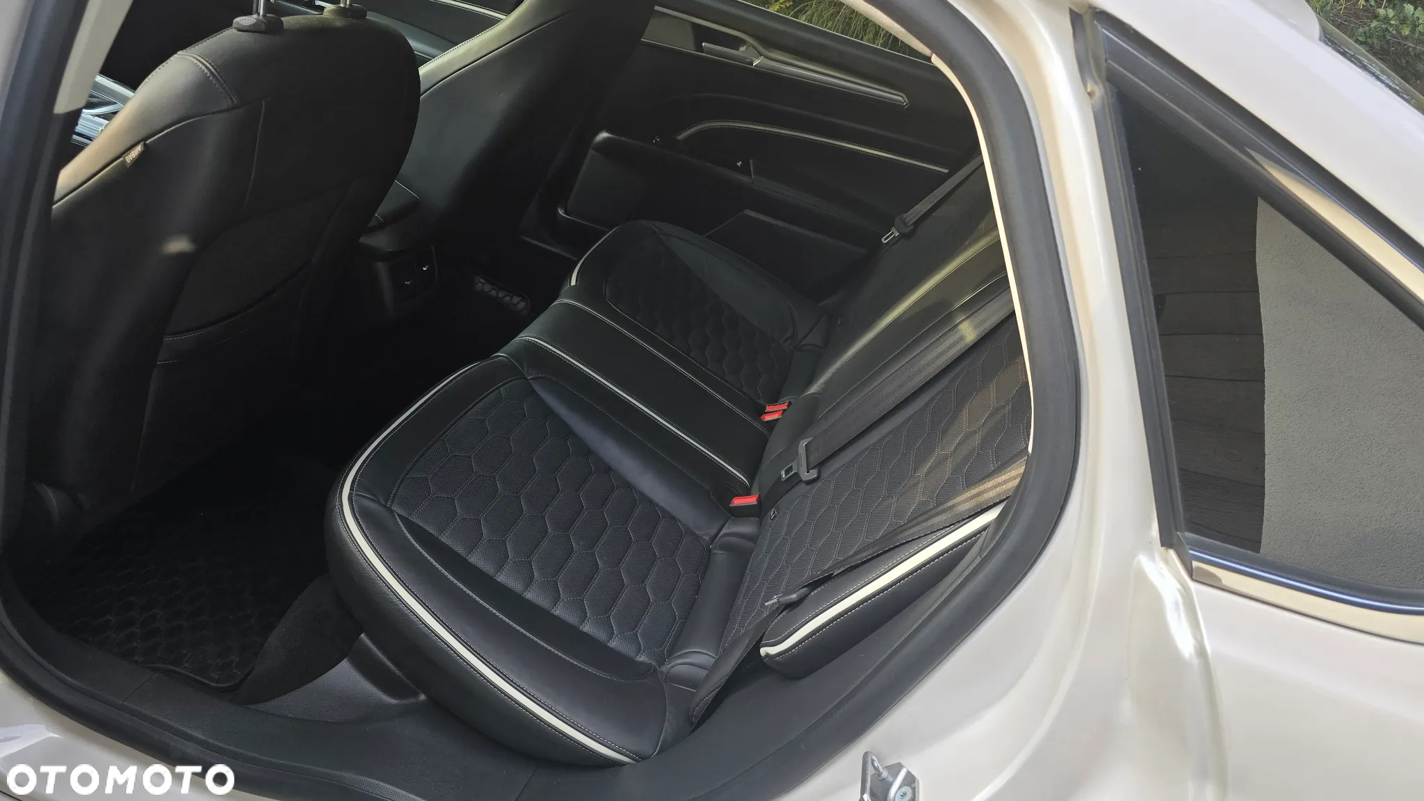 Ford Mondeo 2.0 Hybrid Vignale - 10