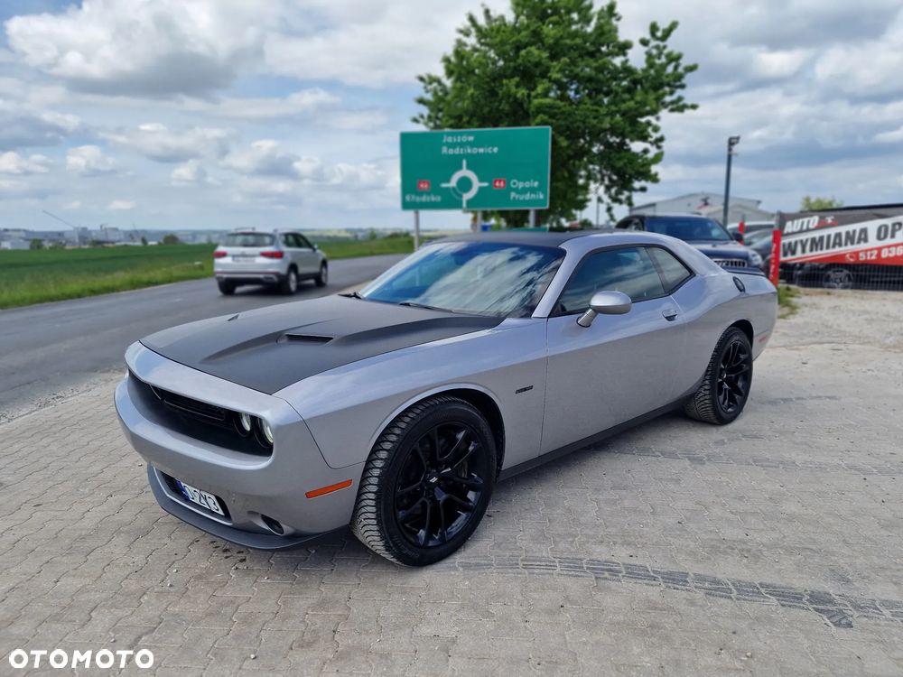 Dodge Challenger - 1