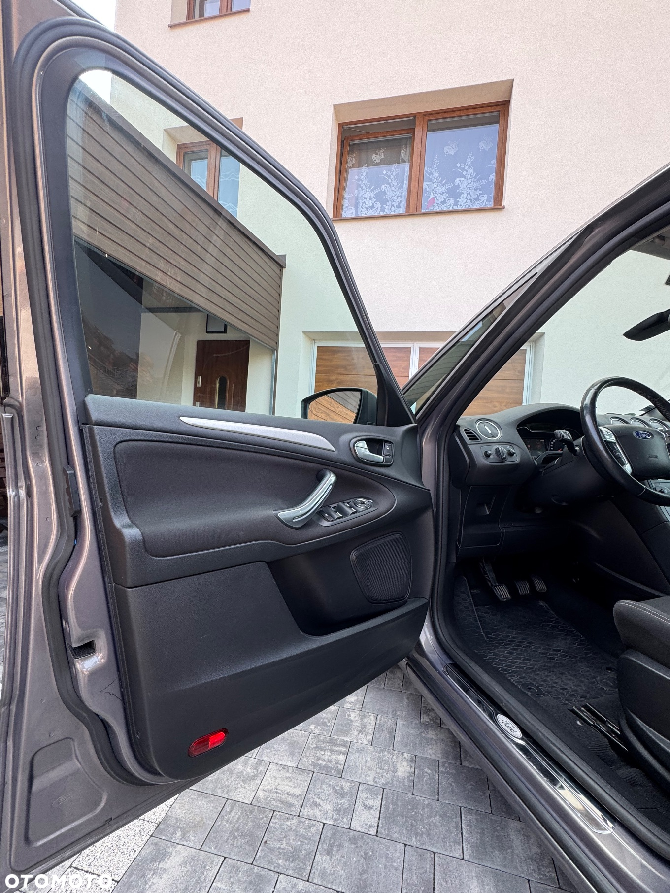 Ford S-Max - 13