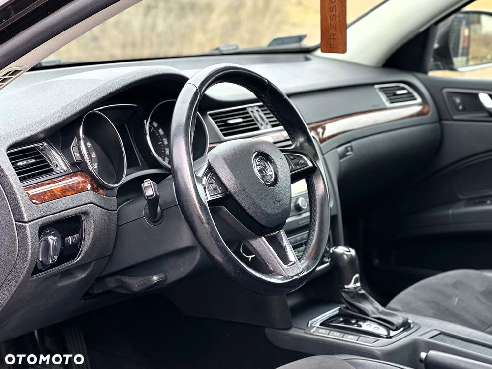 Skoda Superb 2.0 TDI Active DSG - 10