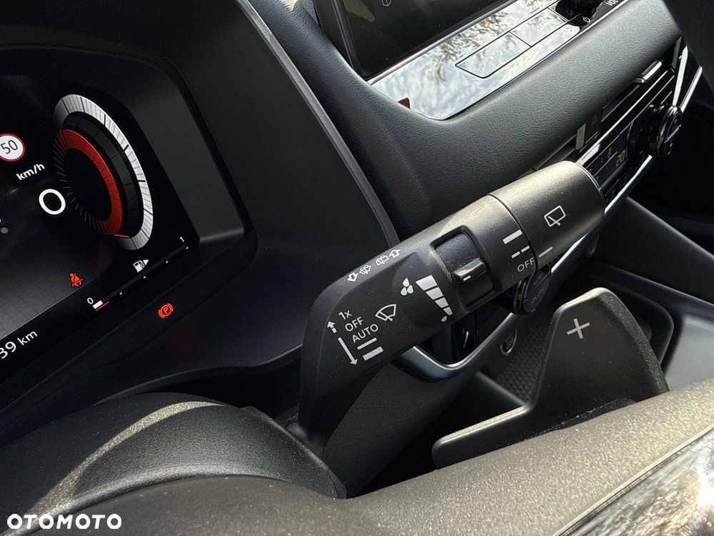Nissan Qashqai 1.3 DIG-T mHEV N-Connecta Xtronic - 32