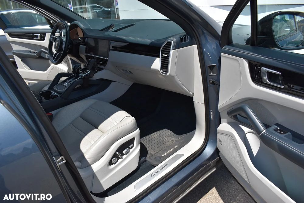Porsche Cayenne Tiptronic S Platinum Edition - 29