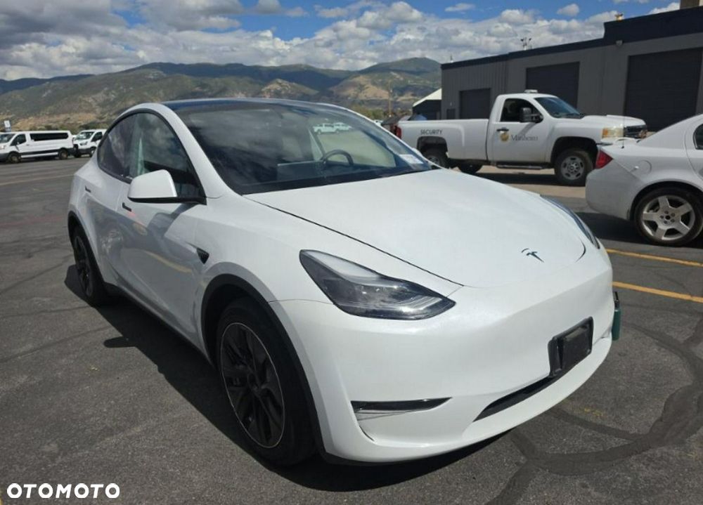 Tesla Model Y 2023 photo 3