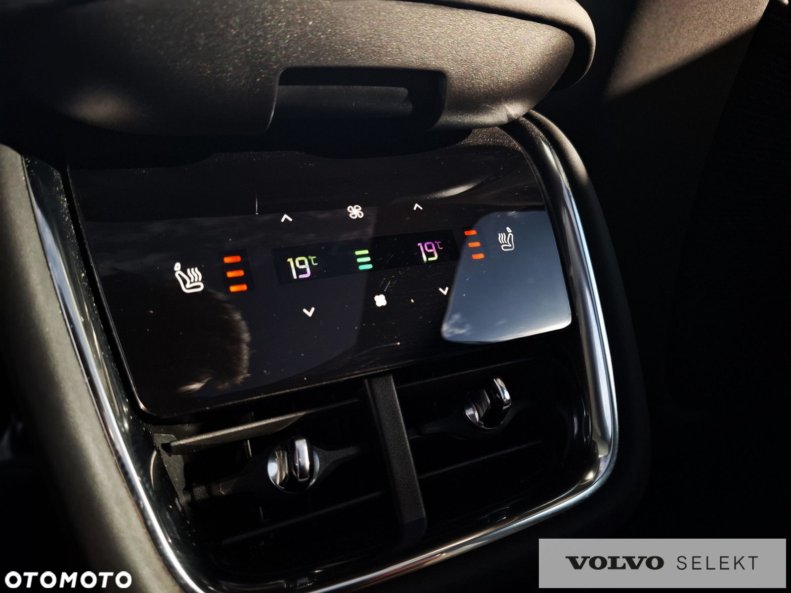 Volvo EX90 - 32