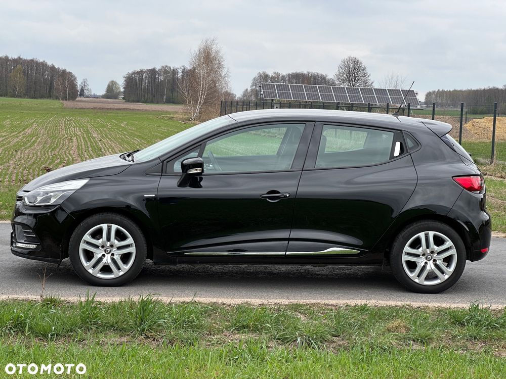 Renault Clio 1.2 16V 75 LIMITED - 10
