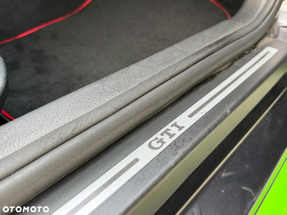 Volkswagen Polo 1.4 DSG GTI - 33