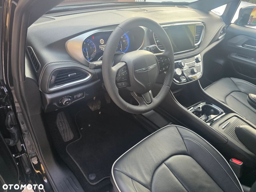 Chrysler Pacifica - 8