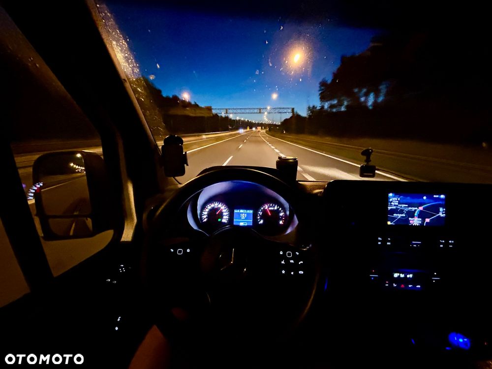 Mercedes-Benz Sprinter - 15