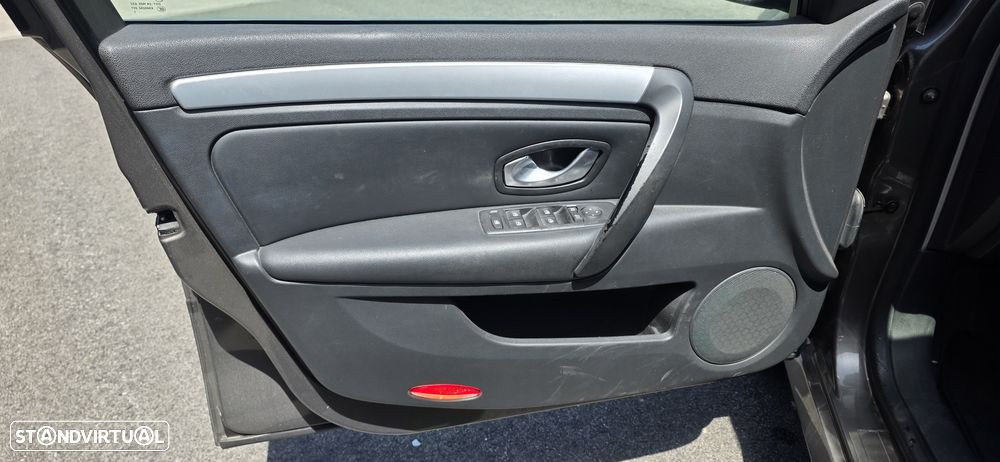 Renault Laguna 2.0 dCi Dynamique Luxe - 7