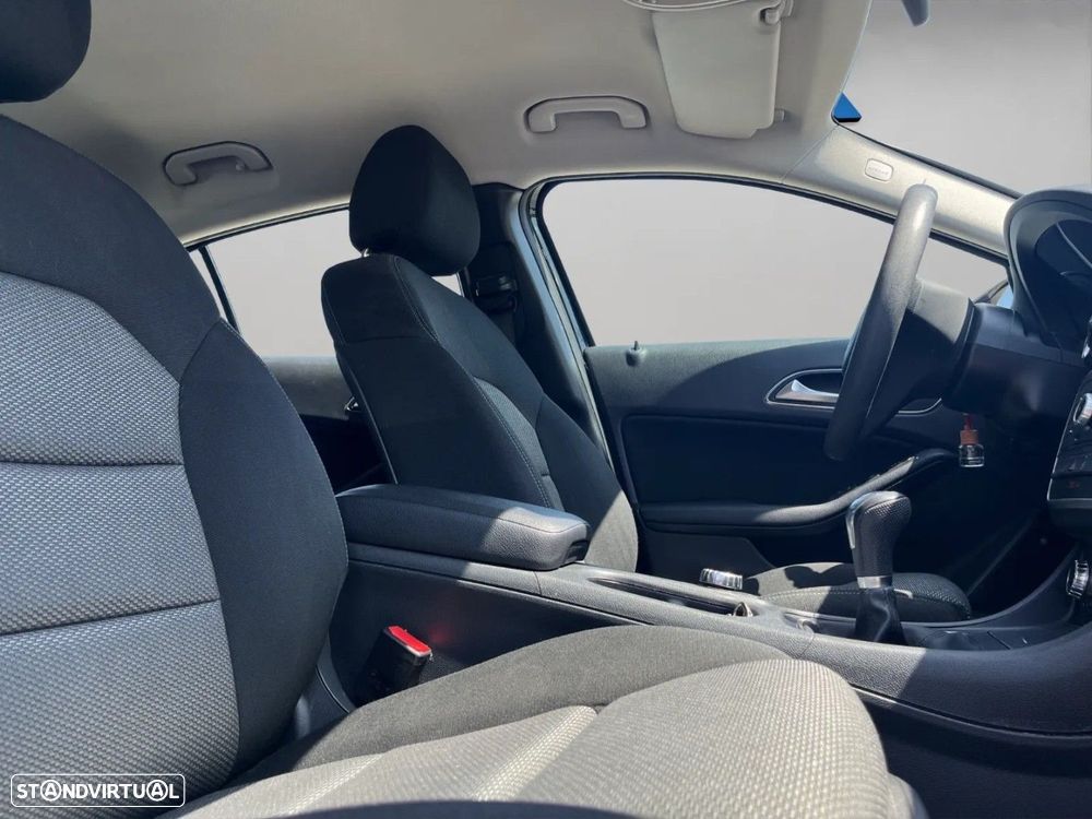 Mercedes-Benz GLA 200 d Urban - 18