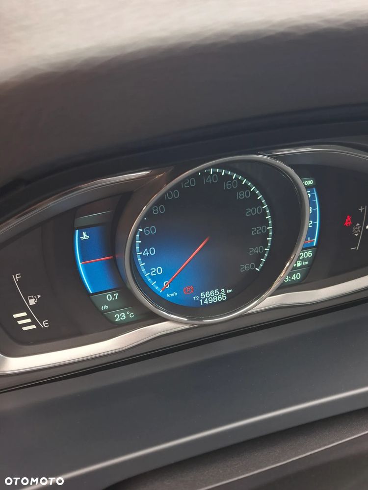 Volvo V60 D2 R-Design - 10