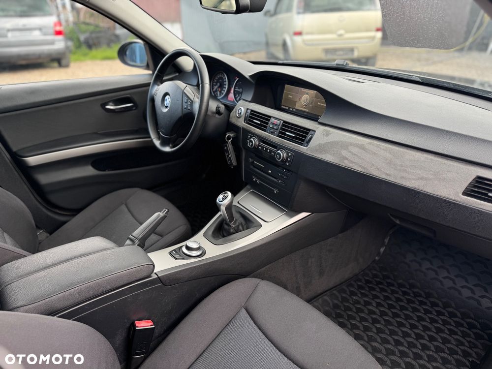 BMW Seria 3 318d DPF - 27