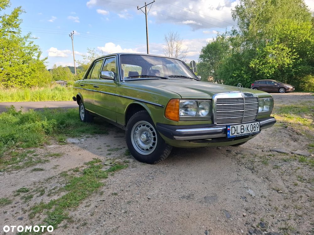 Mercedes-Benz W123 - 1