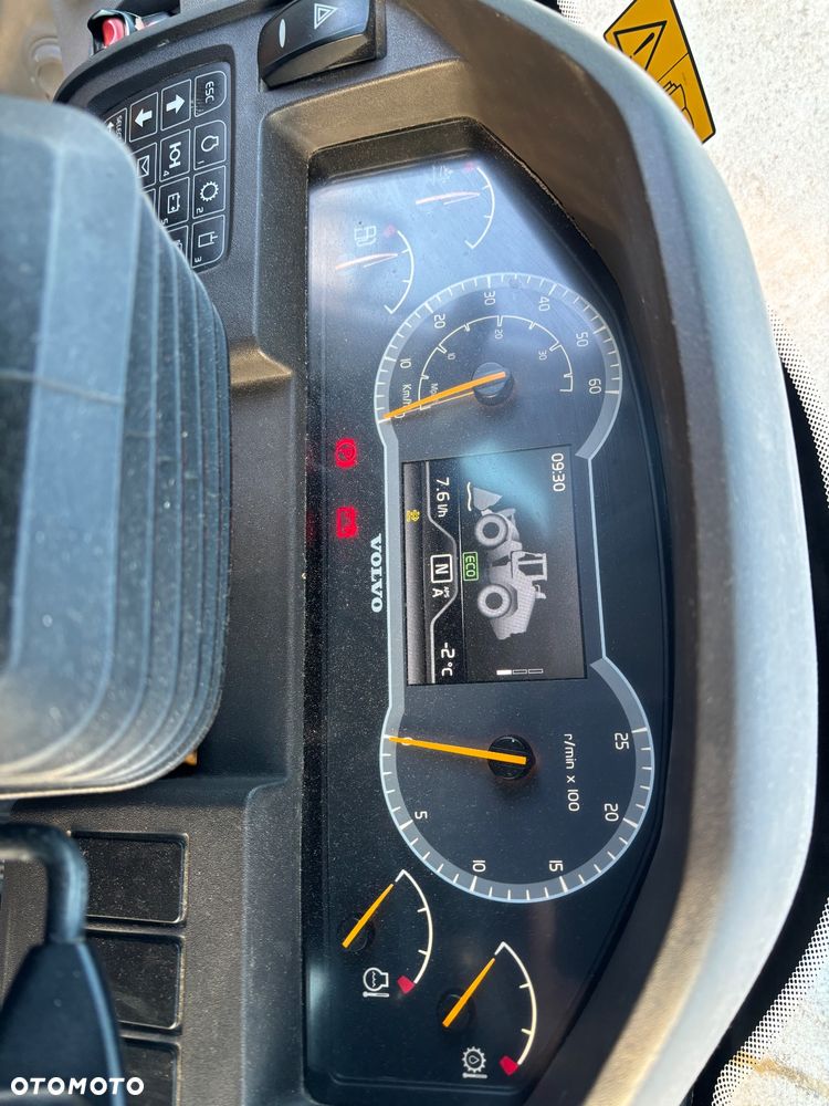 Volvo L150H rok 2016, 26ton, 4,2m3 opony 70%, bdb - 22