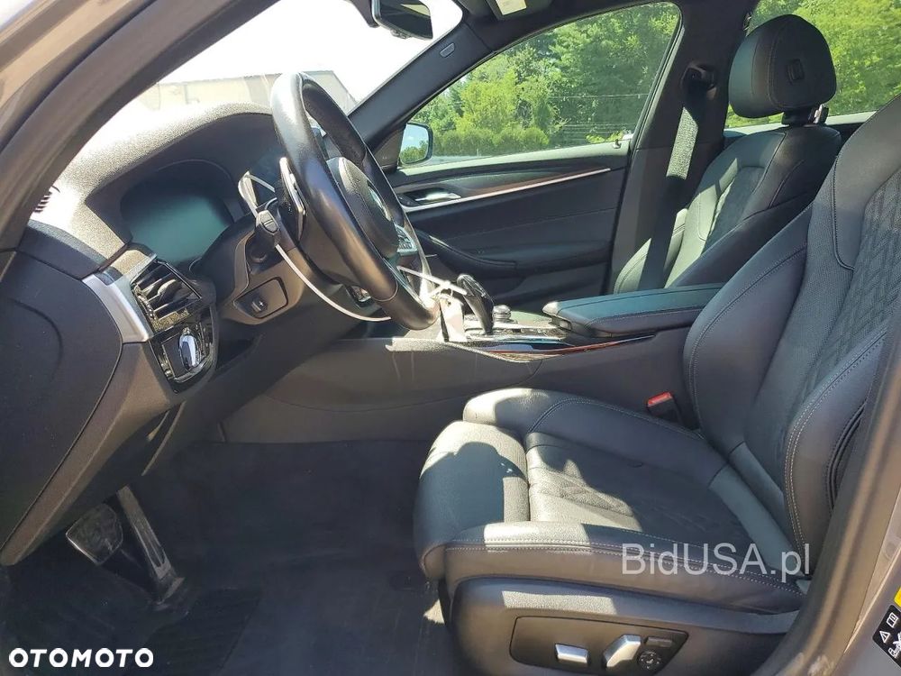 BMW Seria 5 530i xDrive M Sport Edition - 8